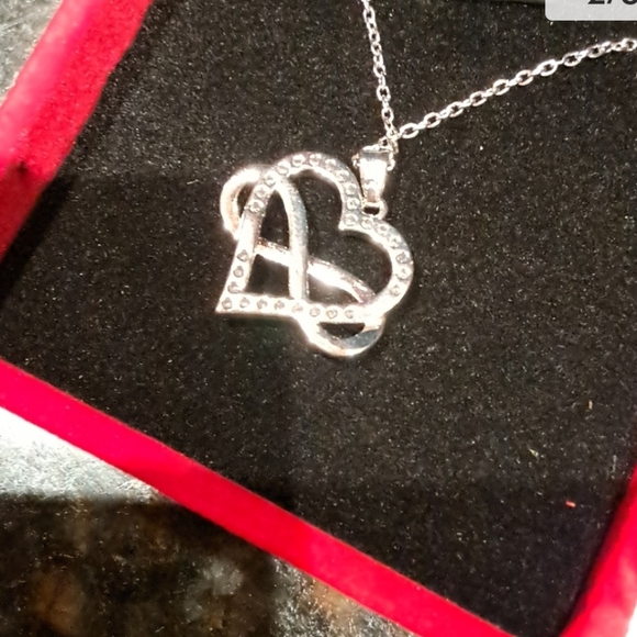 Heart Pendant Neckace NIB - Picture 2 of 3